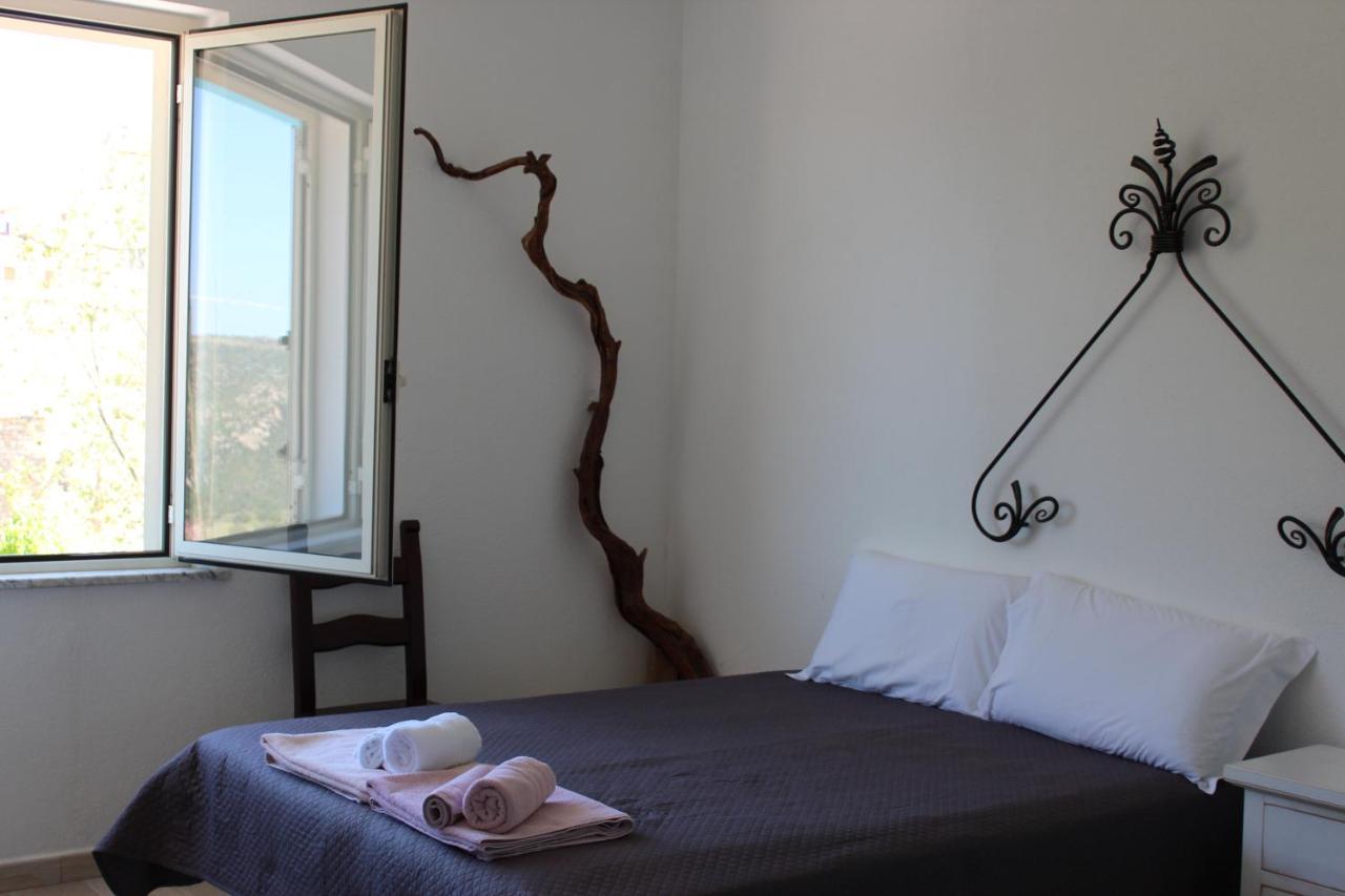 Bed And Breakfast Murales Orgosolo Exterior photo